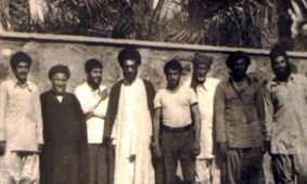 حضور رهبر انقلاب میان سیل زدگان ایرانشهر در تابستان سال ۵۷/ ویدئو


