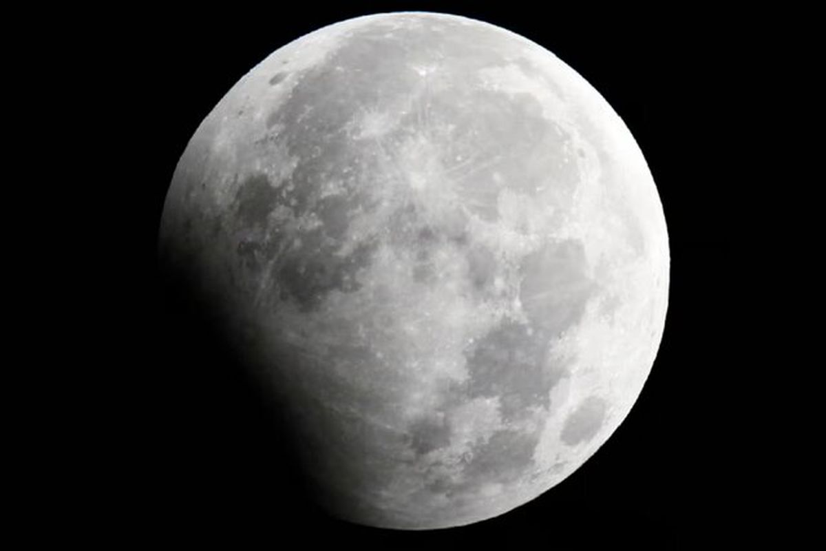 وقوع ماه گرفتگی جزئی در روز چهارشنبه

