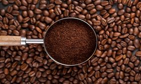 حرکات جالب یک زن برای سرو قهوه در ایتالیا!
