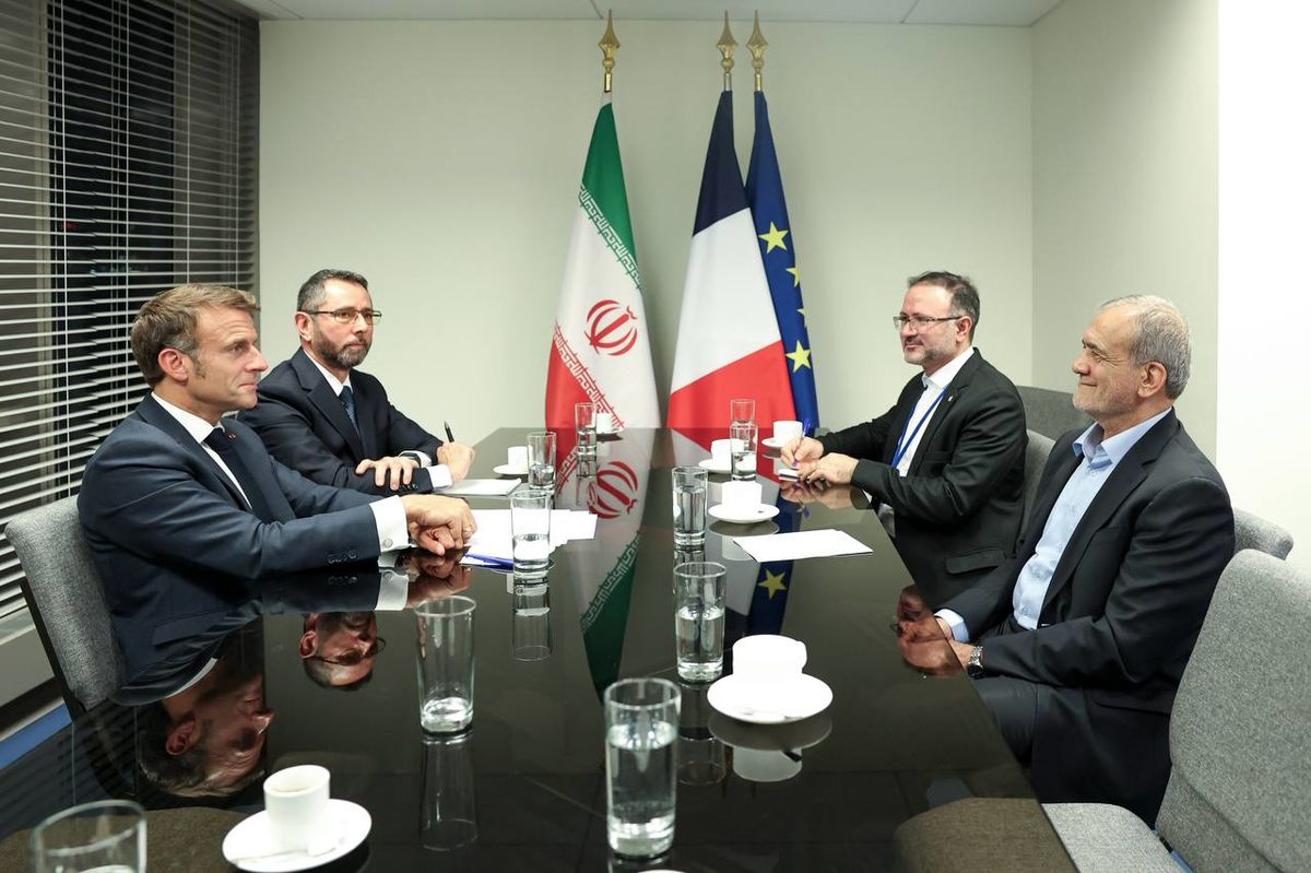 دیدار پزشکیان با مکرون

