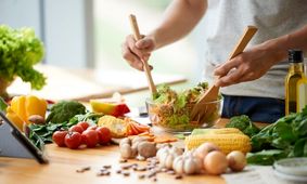 از سیر تا شکلات؛ پیشنهادهای تغذیه ای برای مواجهه با آلاینده ها