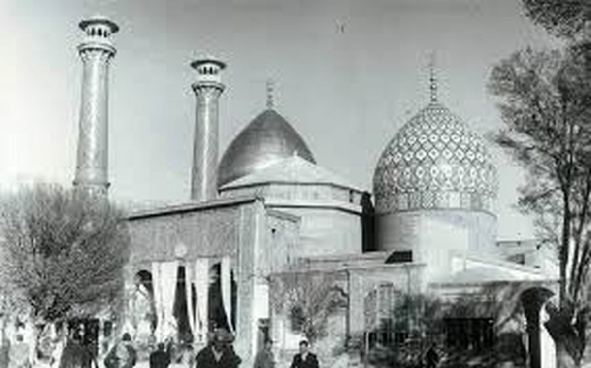سفر در زمان؛ منظرۀ حرم عبدالعظیم از سمت مقبرۀ ناصرالدین شاه؛ 120 سال قبل 