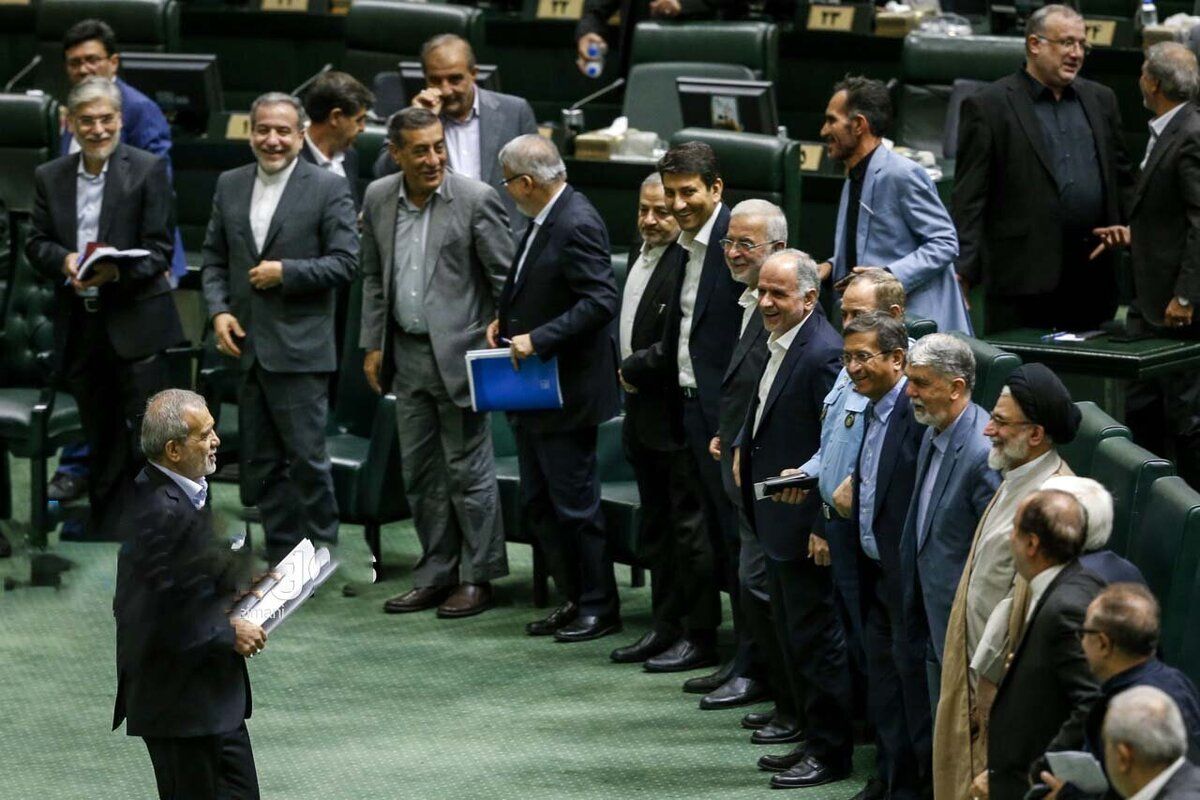 درهم ریختگی فراکسیونی مجلس در برابر دولت پزشکیان/ تندروها تنها ماندند

