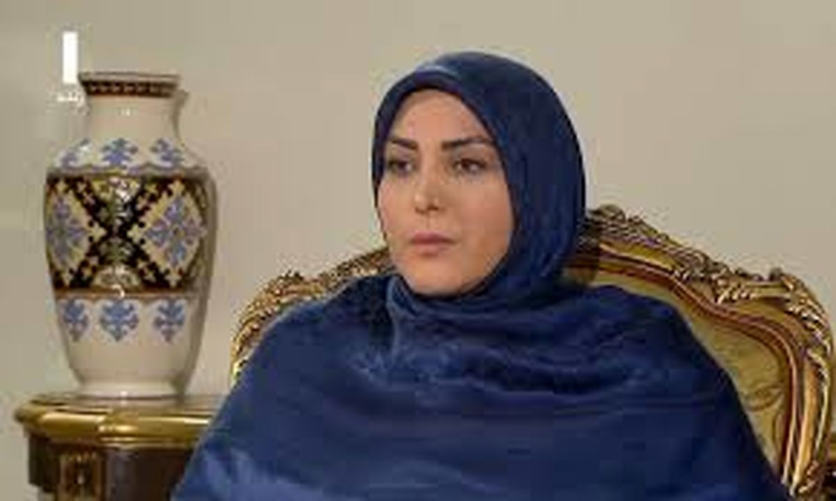 تیپ یلدایی المیرا شریفی‌مقدم در تلویزیون جلب توجه کرد 