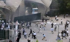 روایت محمدجواد ظریف از وقایع دانشجویی ۱۸ تیر سال ۷۸/ از چه زمانی رهبر انقلاب، چفیه انداختند؟/ ویدئو