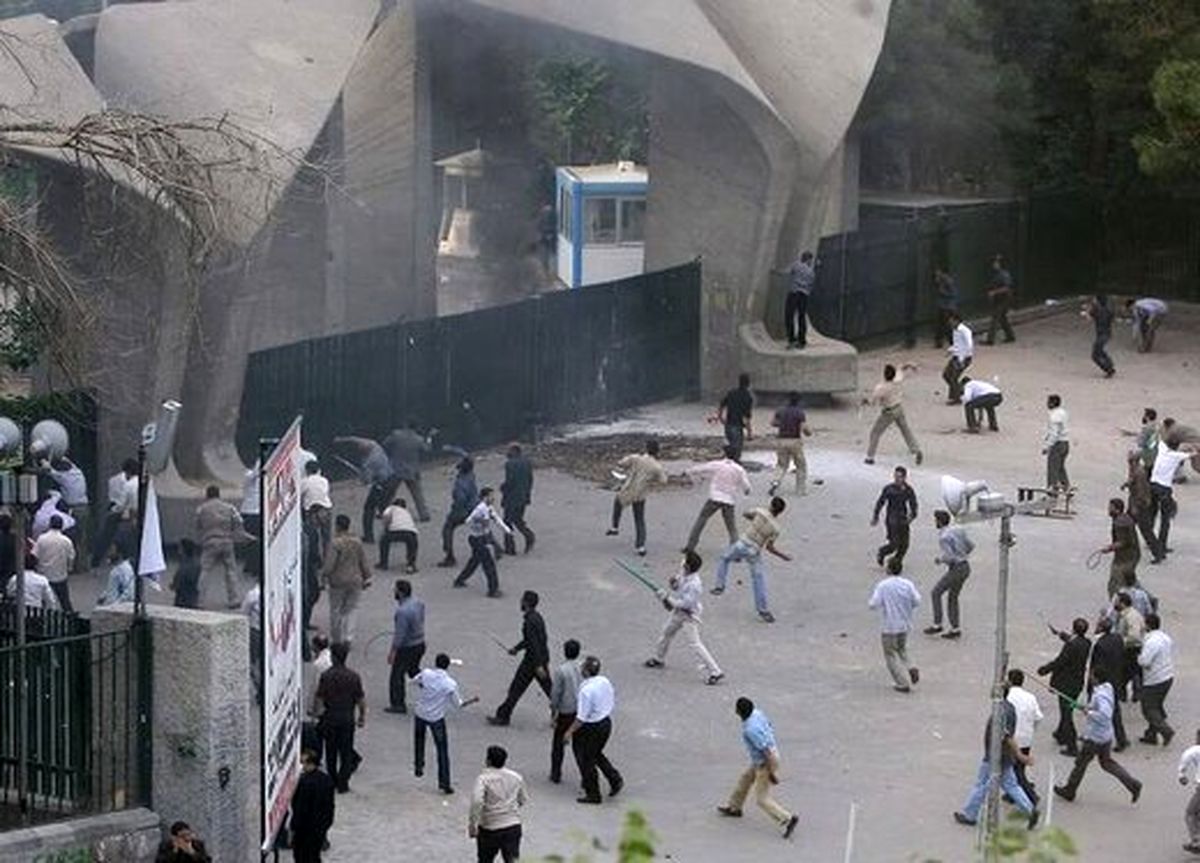 روایت محمدجواد ظریف از وقایع دانشجویی ۱۸ تیر سال ۷۸/ از چه زمانی رهبر انقلاب، چفیه انداختند؟/ ویدئو