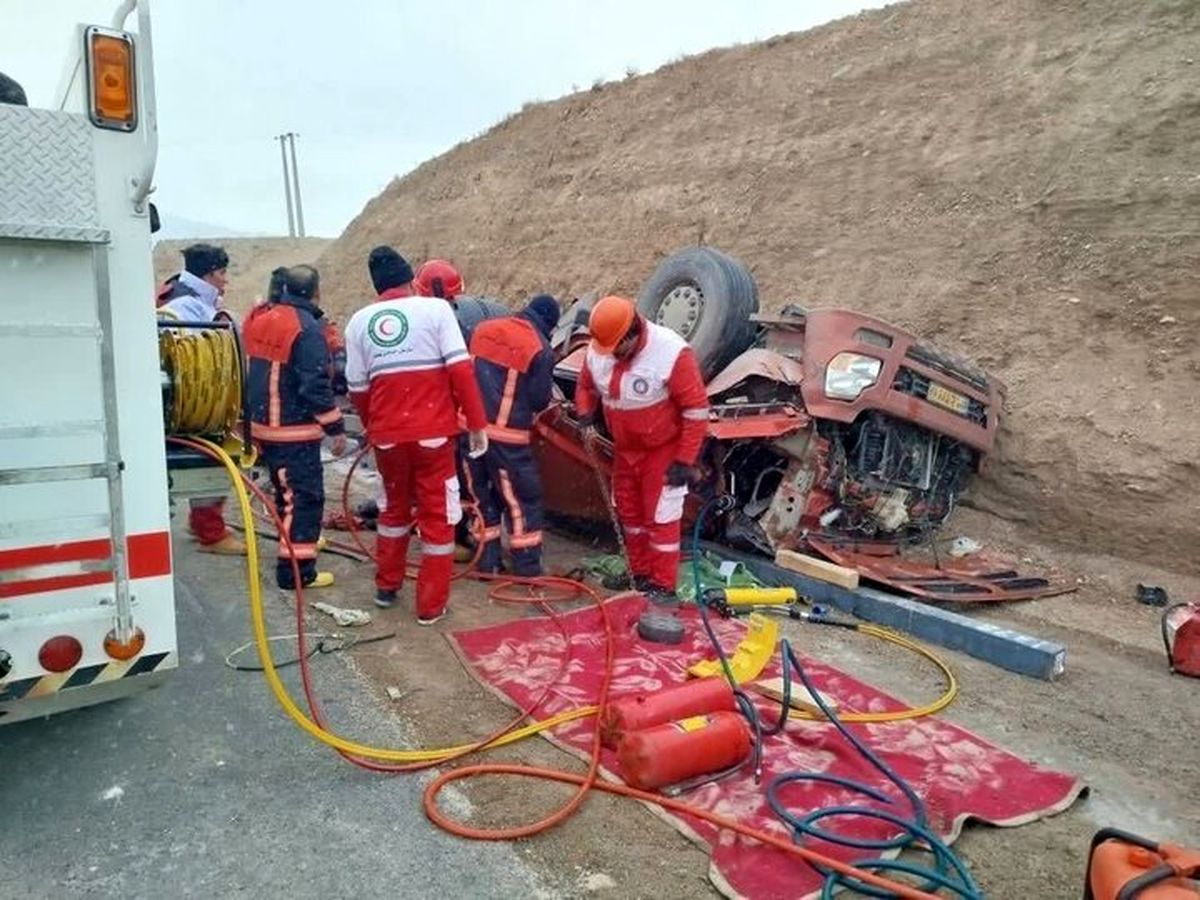 واژگونی تریلی در محور آغاجاری ۳ کشته بر جای گذاشت
