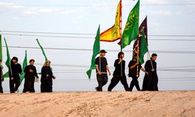 استفاده از جوراب ضخیم برای جلوگیری از تاول زدن پا در پیاده‌روی اربعین/ مرتب آب بنوشید

