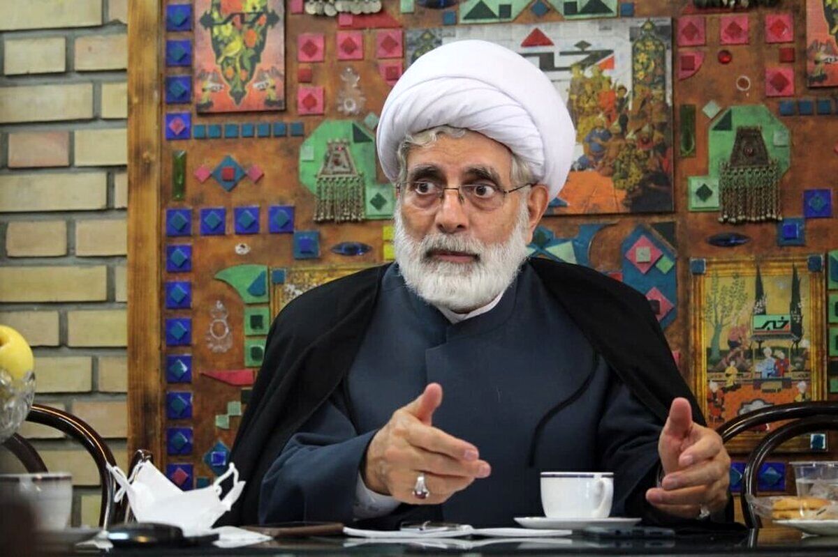 نسل جدید حوصله دیدن لباس روحانیت را ندارد/ برخی تندروها گرین کارت بریتانیا را دارند/ قرآن درباره سرقت و زنا و ... جرم انگاری کرده اما درباره حجاب نه/ متأسفانه در طول این ۴۰ و چند سال پس از انقلاب، نهادهای انتخابی عملا از حیز انتفاع افتادند
