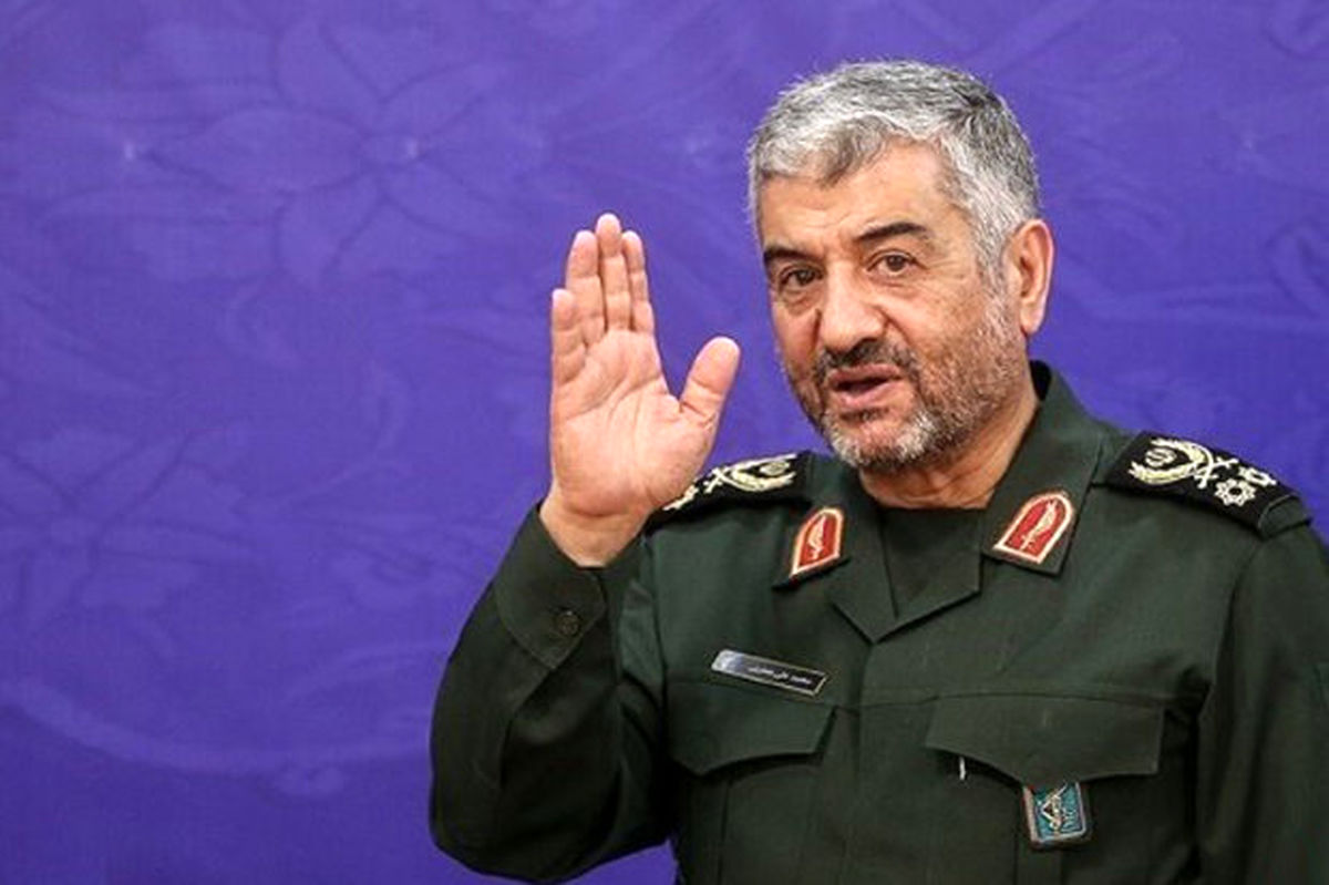 سردار جعفری وارد فرودگاه آبادان شد