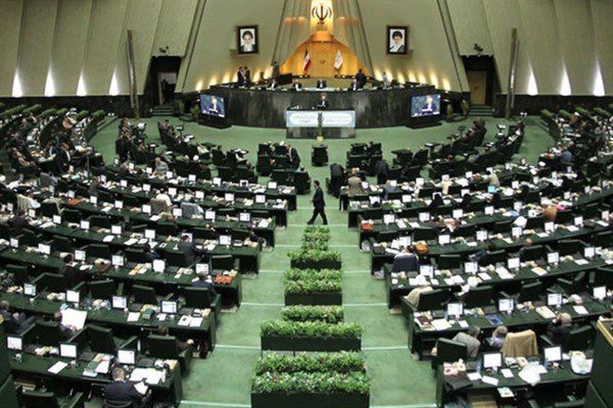 انتقاد عضو هیئت رئیسه مجلس از عدم بررسی سفرهای خارجی نمایندگان در هیئت نظارت/ مردم دل خوشی از این ماجرا ندارند
