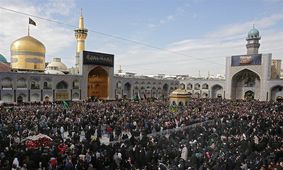 اجتماع عظیم عزاداران نبوی در حرم رضوی+تصاویر