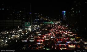ترافیک در اتوبان تهران_ قم پرحجم است؛ رانندگان فاصله طولی را رعایت کنند