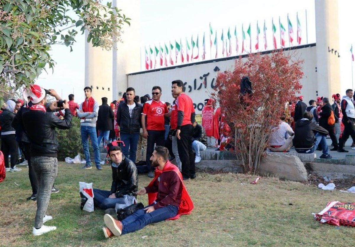 حاشیه دیدار پرسپولیس - کاشیما آنتلرز؛ حضور هواداران پرسپولیس از ساعات اولیه صبح