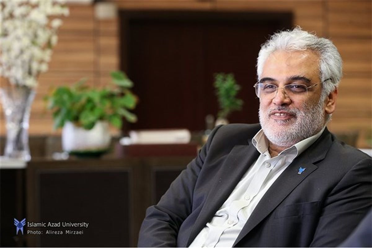 کارکنان دانشگاه آزاد اسلامی بسته های حمایتی دریافت می کنند/ دانشگاه را به سازمان آموزشی، پژوهشی و فناوری تبدیل می کنیم