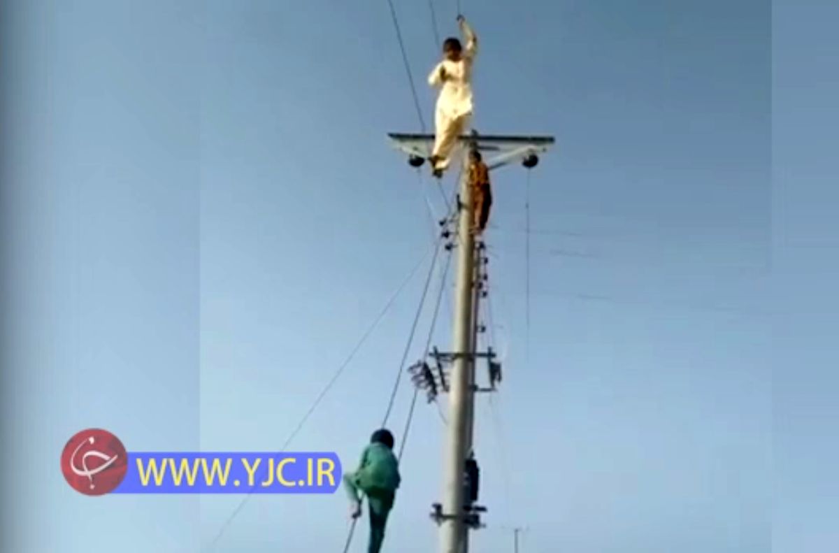 بازی خطرناک کودکان با سیم‌های برق+ فیلم