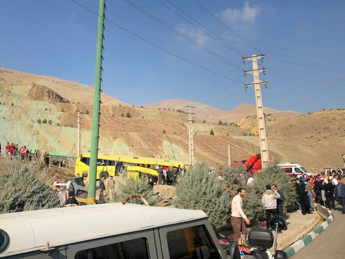 ویدیویی از حضور طهرانچی، رئیس دانشگاه آزاد در محل چپ شدن اتوبوس علوم تحقیقات