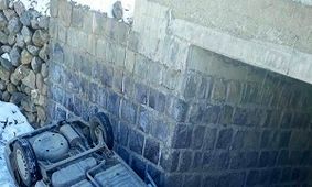 سقوط خودروی حامل دانش آموزان از پل روستاى فيروزيان