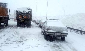  ترافیک روان در محور هراز/ نجات جان جوان دماوندی گرفتار در برف