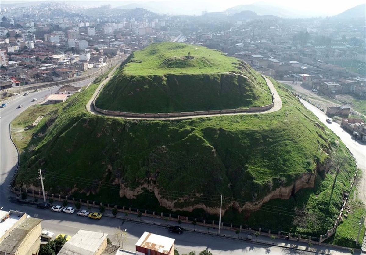 قلعه ای خندان با ۱۵۰۰ سال قدمت در وسط یک شهر موزه می‌شود