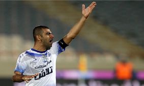 درگیری هواداران ملوان با پلیس/ مصدومیت زارع و نوری با گاز اشک آور