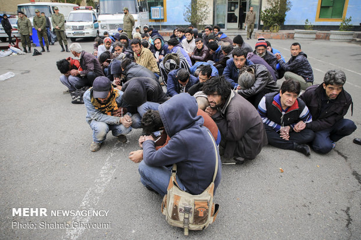 پاکسازی برخی محلات مشهد از معتادان کارتن خواب