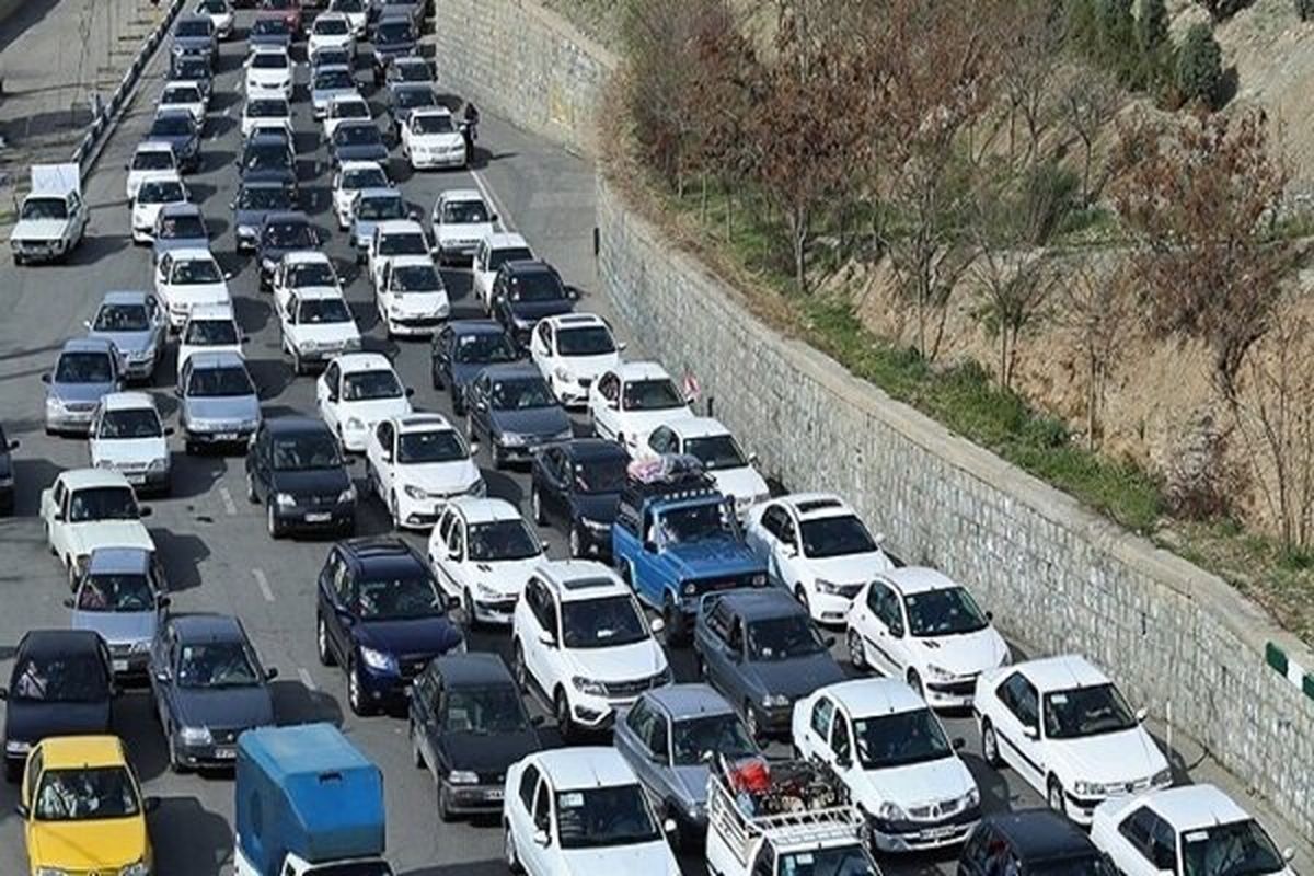 ترافیک در محور هراز نیمه سنگین تا سنگین است
