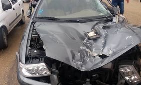 وزش باد شدید در گناوه/ خسارت به خودروها و قطع برق