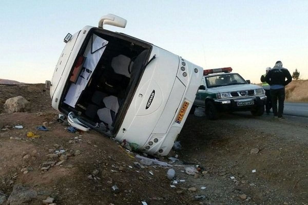 واژگونی اتوبوس در جاده بروجرد