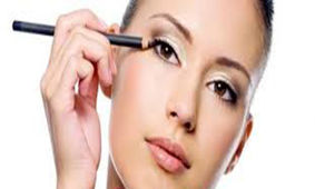 فیلم / تزریق بوتاکس برای از بین بردن خط ابرو