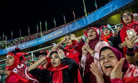 حضور زنان ایرانی در ورزشگاه منتخب جشنواره عکس جهان شد