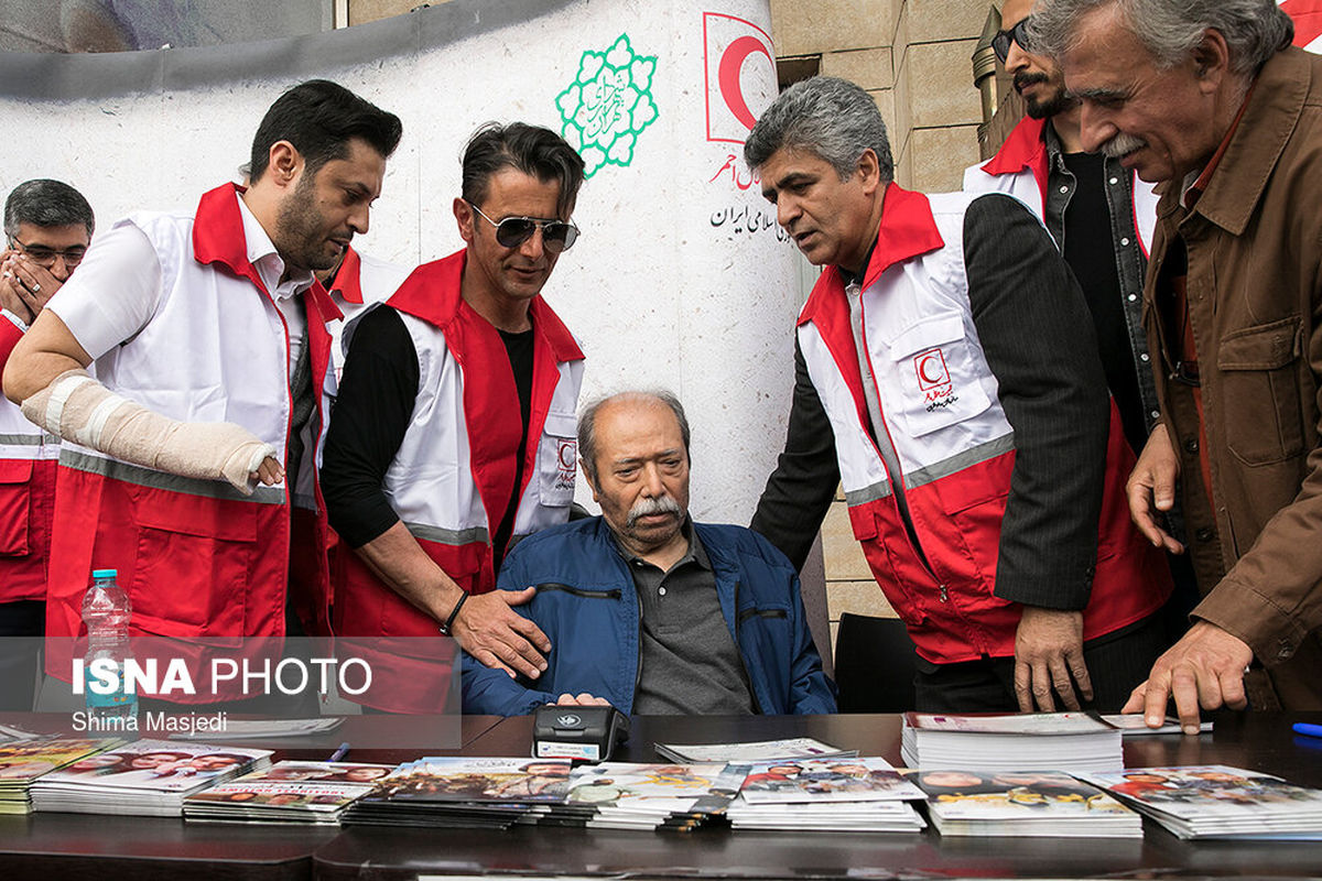جمع آوری کمک های مردمی و هنرمندان برای سیل زدگان
