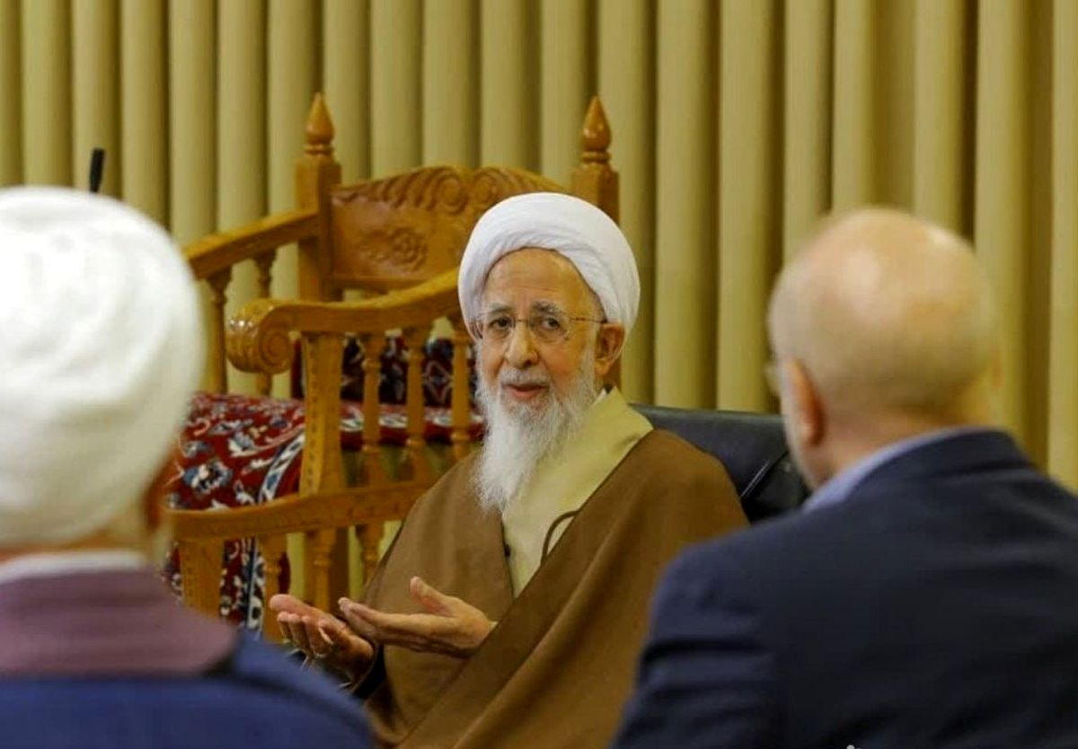 آیت الله جوادی آملی در دیدار قالیباف: با فشار نمی‌توان مردم را اداره کرد/ با مردم ایران باید با فهم و درایت برخورد کرد

