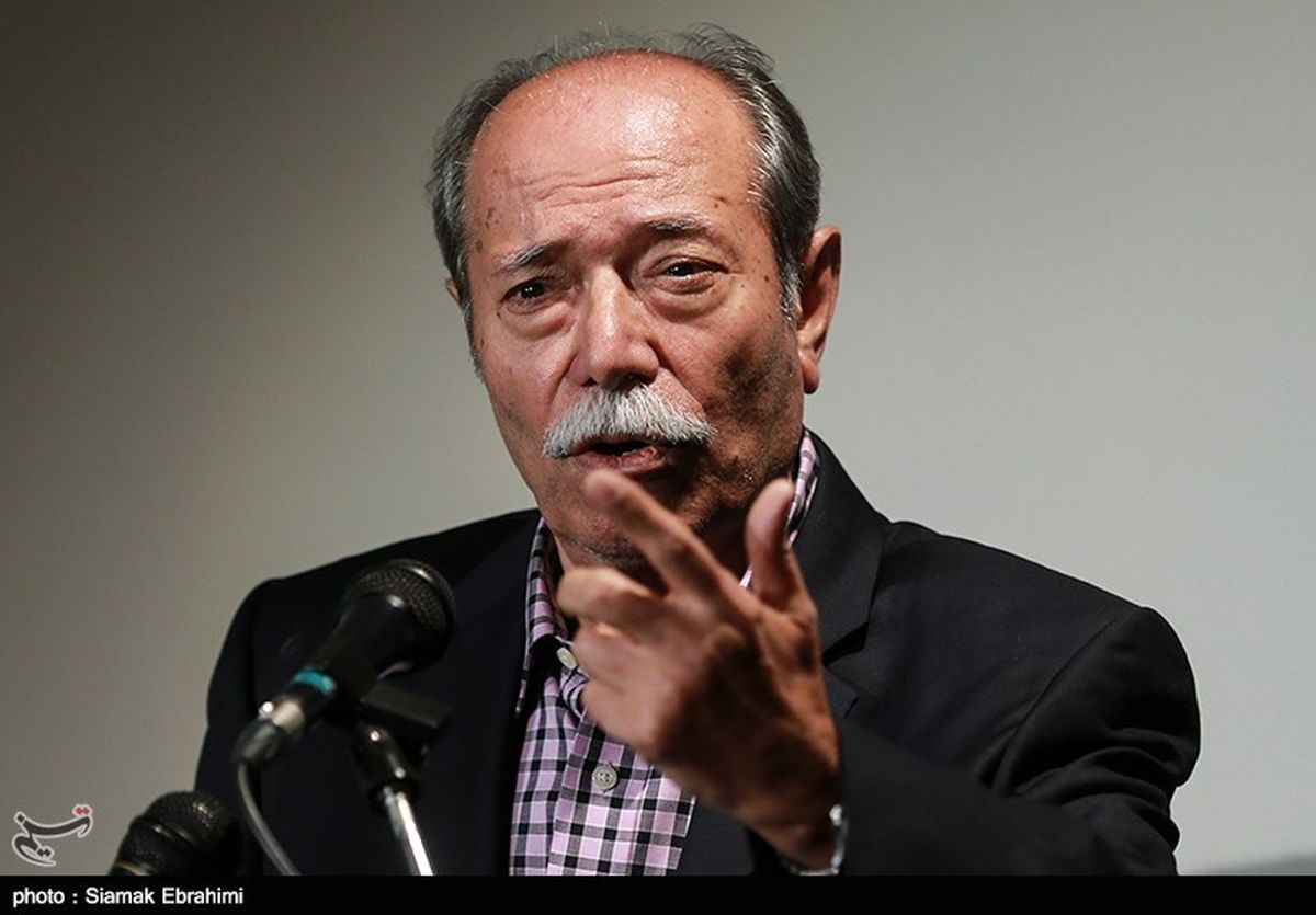 این کار را دوست ندارم، زیرا در آن خودنمایی و ریاکاری وجود دارد