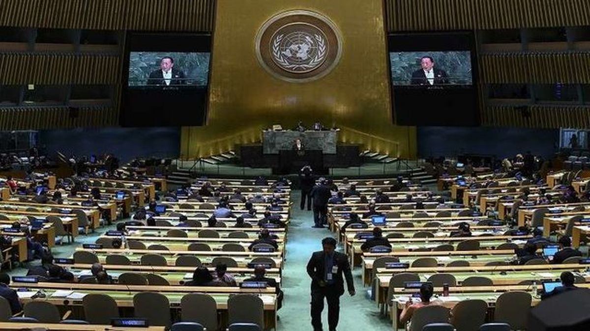تلاش آمریکا برای وادار کردن دیگر کشورها به نقض قطعنامه ۲۲۳۱