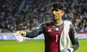 مشتریانی از ترکیه و یونان به دنبال گلر پرسپولیس
