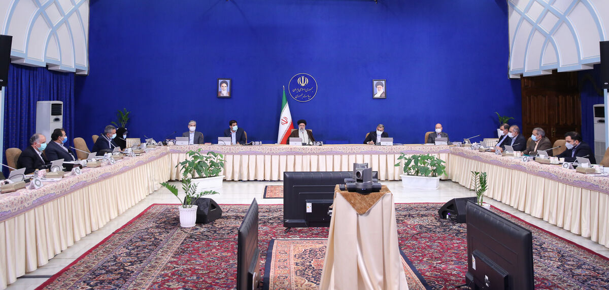 ۲۰ ماه است افراد متدین و جهادی در دولت اند اما کارها درست نشده اند