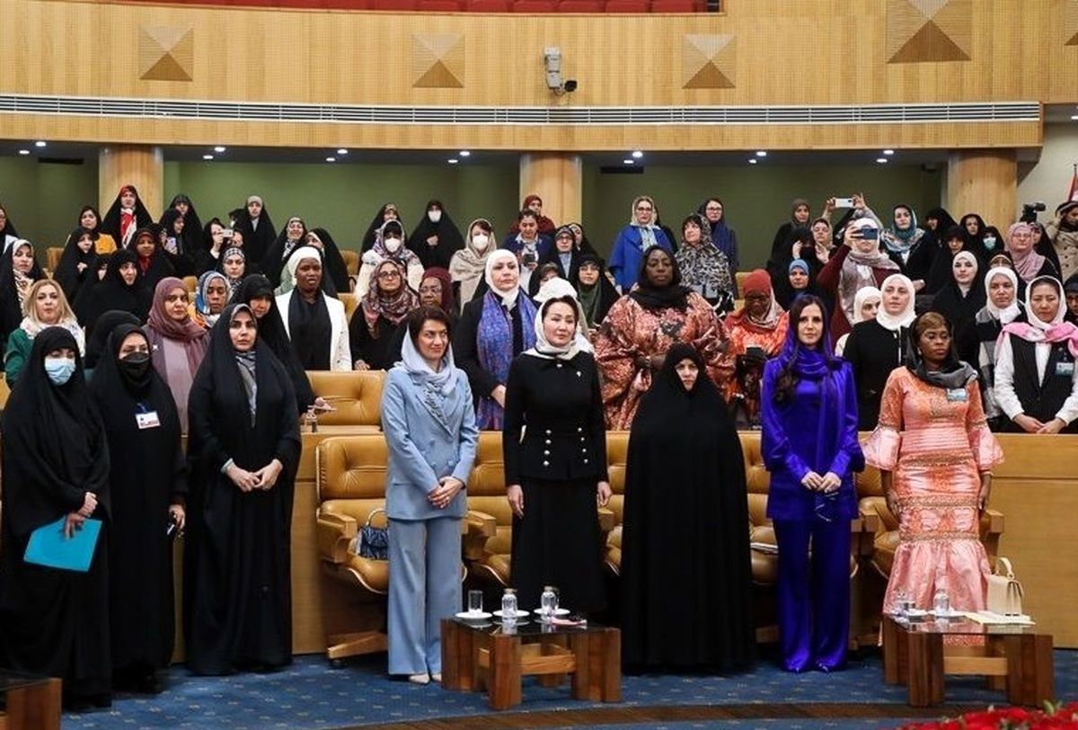 کافی است همین تنوع نشست را در زنان ایرانی بپذیرید، دیگر مشکلی حاد با بانوان نخواهید داشت