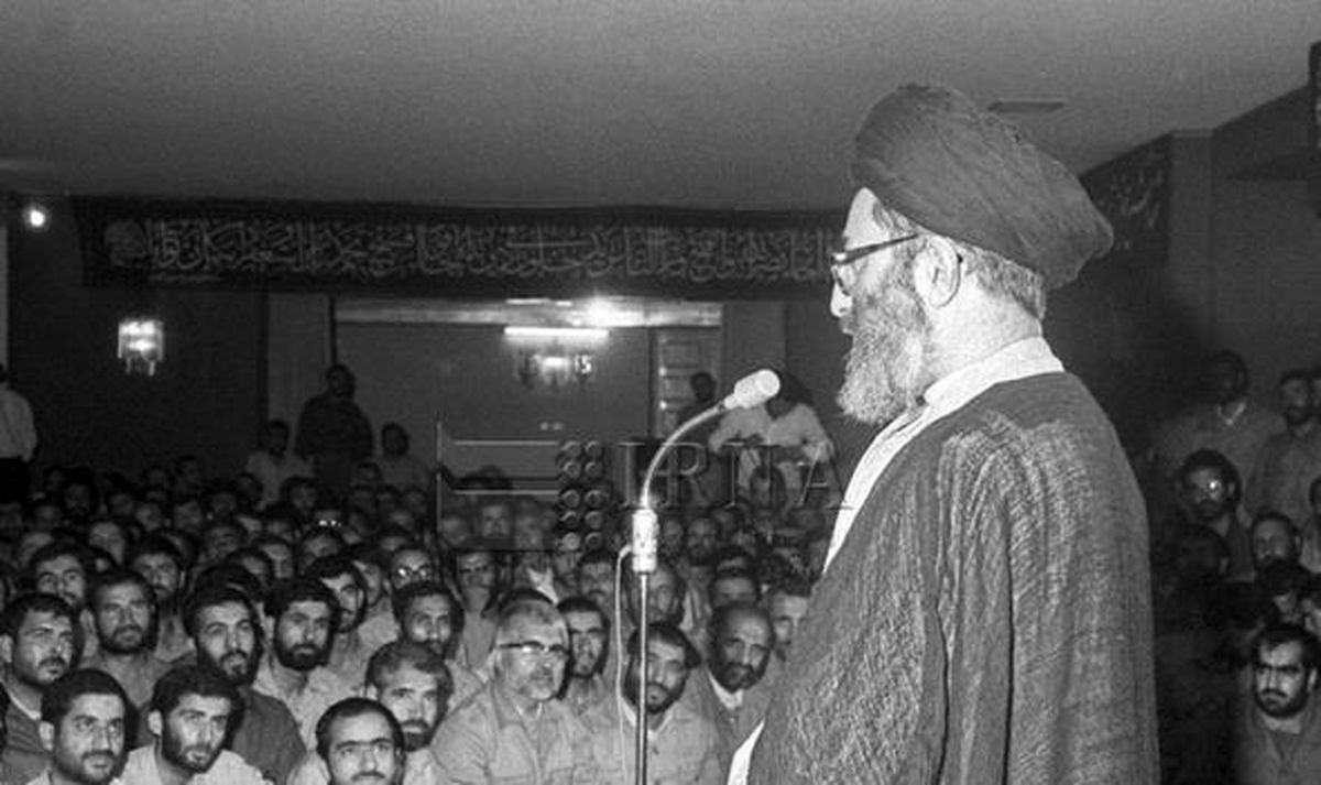 وقتی آیت‌الله خامنه‌ای لباس ارتش پوشید/ عکس