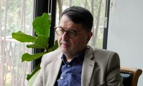 عایدی ما از تنگه هرمز در مذاکره می‌تواند صدها برابر عوارض احتمالی و غیرواقعی تنگه هرمز باشد/ این پول خرد هرمز در برابر آورده‌ اقتصادی ایران از راه قانونی و سالم، هیچ است/ فرصتِ تنگه هرمز را به چالش بدل نکنید