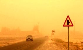 طوفان شن و بروز حادثه تصادف زنجیره‌ای در جاده نایین اردکان/ ویدئو