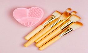 چطور برس ها و قلموهای آرایشی را تمیز کنیم؟