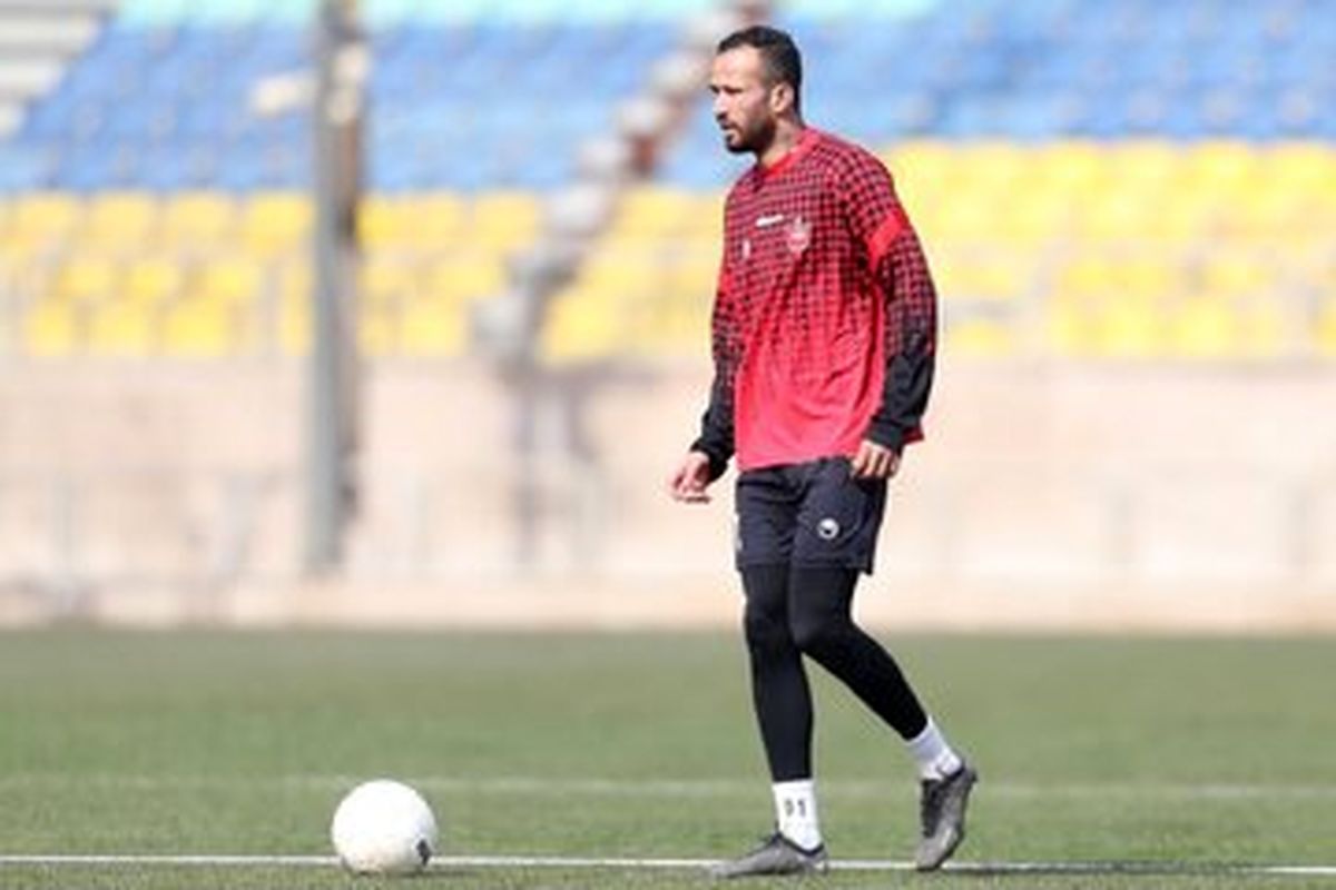  استوری همسر لئاندرو پریرا با پیراهن پرسپولیس/ عکس

