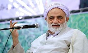 نمازتان را روبروی مسافر بخوانید شاید کسی بخواهد نماز بخواند و خجالت بکشد