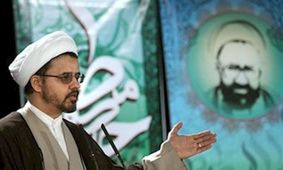عمامه‌پرانان واقعی کسانی هستند که با تفکر امنیتی، رسالت روحانیت را تملق‌گویی از نظام می‌دانند/ روحانیون مخالف و ناراضی را به صدا و سیما بیاورید

