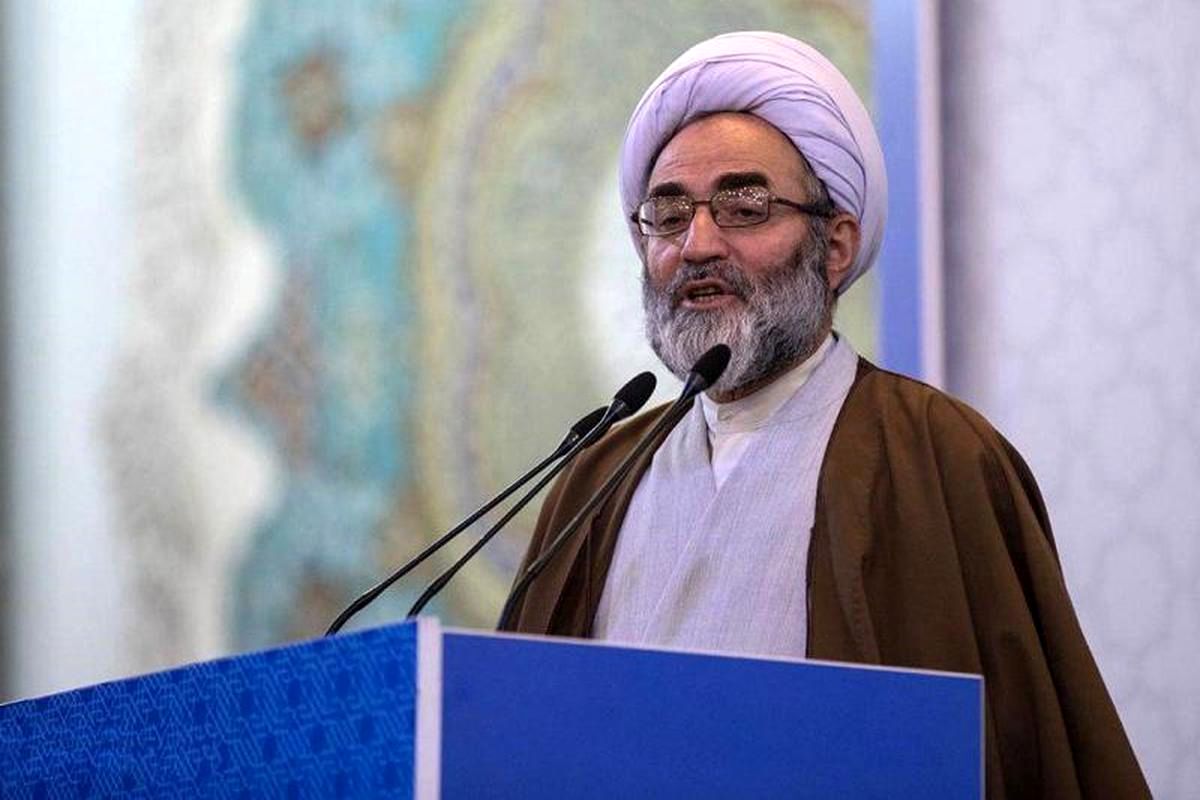 امام جمعه رشت: انسان متدین به خاطر بی حجابی‌ ها نمی‌تواند بیرون برود!