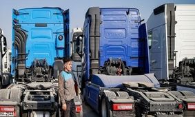 کشف یک محموله مواد مخدر شیشه توسط مربیان سگ‌های موادیاب گمرک/ ویدئو