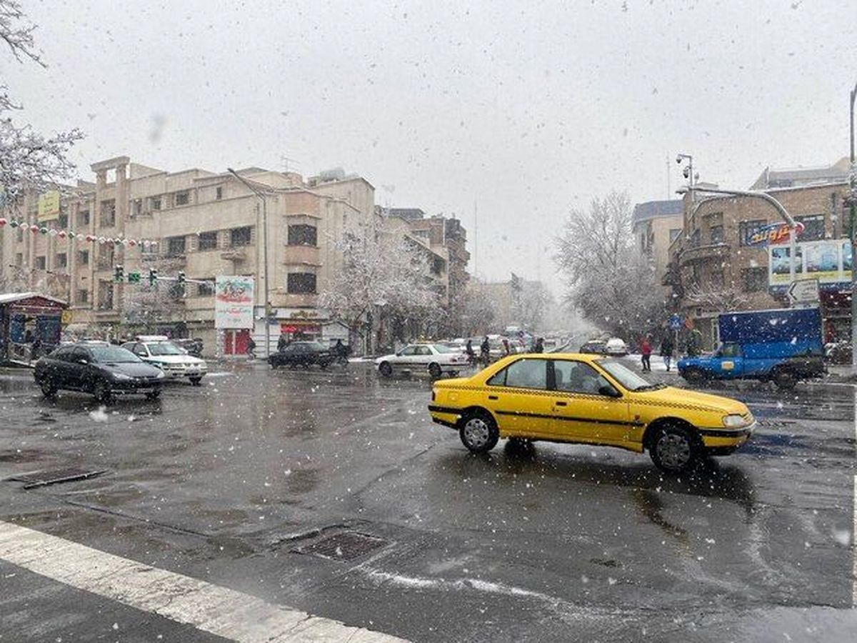 در اتاق عملیات پلیس راهور چه می‌گذرد؟/ معاون شهردار تهران: هیچ گونه انسدادی در معابر پایتخت به دلیل بارش برف نداشته‌ایم/ ویدئو 