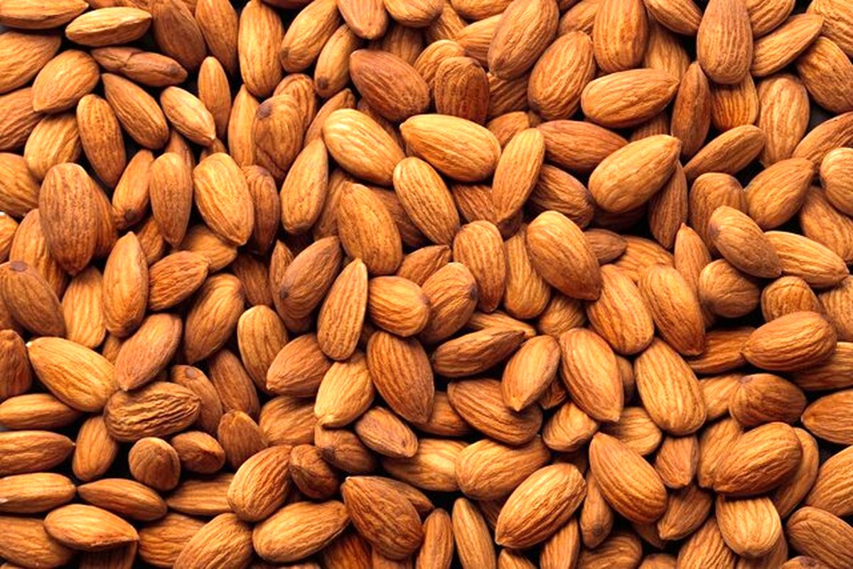عوارض مصرف زیاد بادام چیست؟