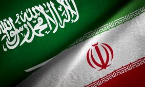 ۲ تیتر متفاوت کیهان درباره رابطه با عربستان در زمان روحانی و اکنون/ عکس

